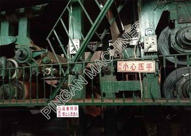 ガイド ロールスロイスとワイヤーに執ように勧めさせます機械に白い高い等級の二重板紙表紙